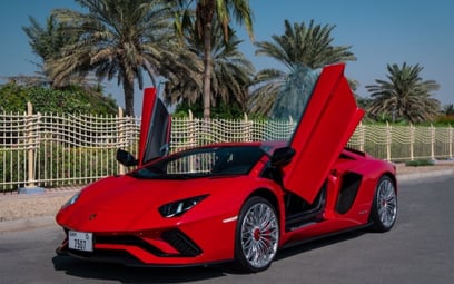 Lamborghini Aventador S (Red), 2019 para alquiler en Dubai