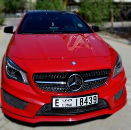 Mercedes CLA 250 (rojo), 2018 para alquiler en Dubai