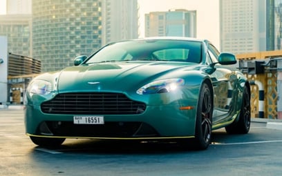 在哈伊马角租车 租 Aston Martin Vantage (绿色), 2015