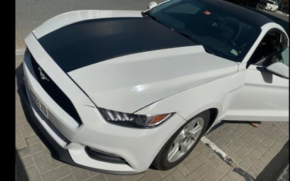 Ford Mustang Coupe (White), 2018 in affitto a Dubai