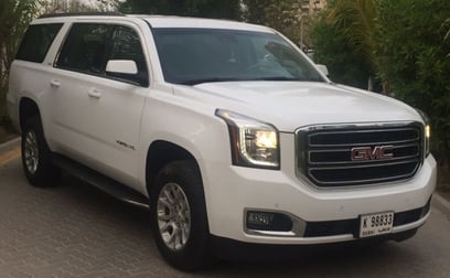 GMC Yukon XL (Blanco Brillante), 2017 para alquiler en Dubai