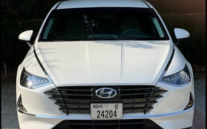 Hyundai Sonata (Blanc), 2021 à louer à Dubai