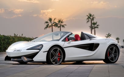 McLaren 570S Spyder (Convertible) (Weiß), 2020  zur Miete in Dubai
