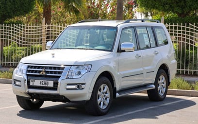 إيجار Mitsubishi Pajero (أبيض), 2022 في دبي