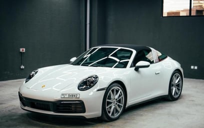 Porsche 911 Targa (Blanco), 2022 para alquiler en Dubai