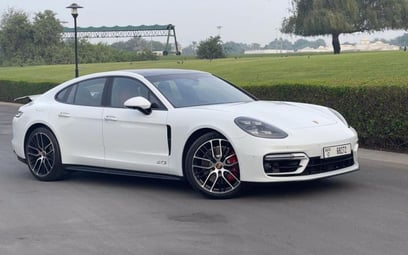 Porsche Panamera GTS (Blanco), 2022 para alquiler en Dubai