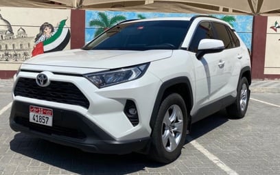 Toyota RAV4 (Weiß), 2019  zur Miete in Dubai