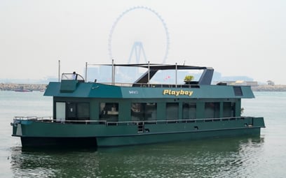 إيجار Play Boy Houseboat 100 قدم قارب المنزل في دبي