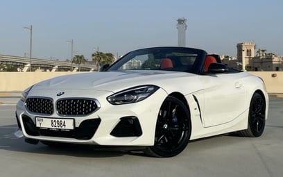 White BMW Z4 2022 迪拜汽车租凭