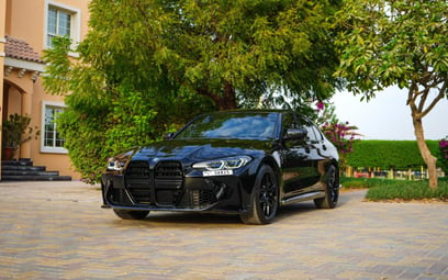 Black 2021 BMW 330i with M3 competition bodykit and upgraded exhaust system 2021 للإيجار في دبي