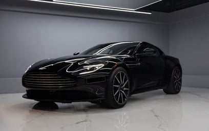 Black Aston Martin DB11 2022 для аренды в Дубае