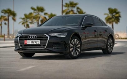 Black Audi A6 2022 للإيجار في دبي