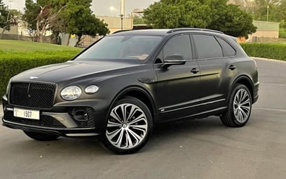 Black Bentley Bentayga 2021 迪拜汽车租凭