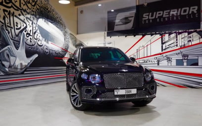 Black Bentley Bentayga 2021 للإيجار في دبي