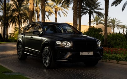 Black Bentley Bentayga 2021 para alquiler en Dubái