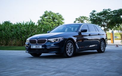 Black BMW 5 Series 2020 для аренды в Дубае