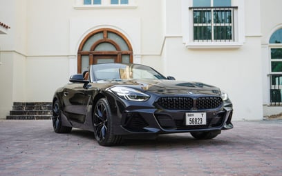 Black BMW Z4 2021 للإيجار في دبي