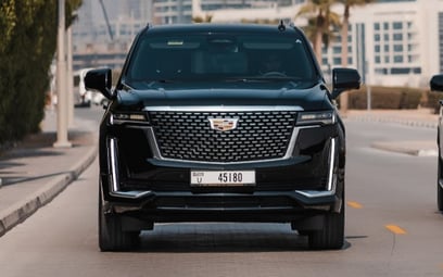 Black Cadillac Escalade 2021 للإيجار في دبي