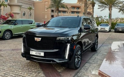 Black Cadillac Escalade Platinum S 2021 迪拜汽车租凭