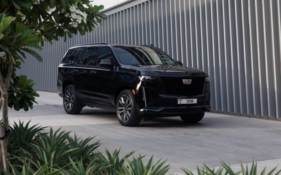 Black Cadillac Escalade 2022 للإيجار في دبي