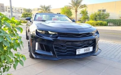 Black Chevrolet Camaro cabrio 2022 en alquiler en Dubai