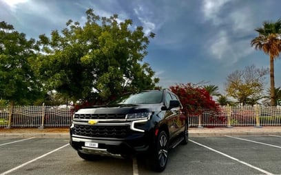 Black Chevrolet Tahoe 2022 للإيجار في دبي