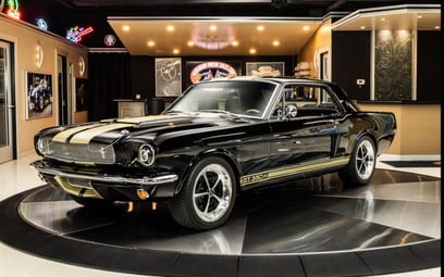 Black Ford Mustang 1966 in affitto a Dubai
