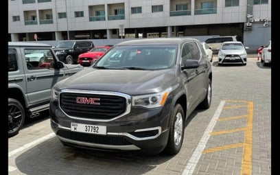 Black GMC Acadia 2020 en alquiler en Dubai