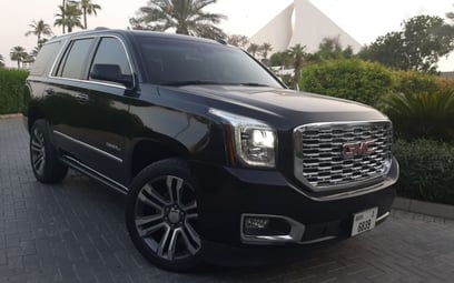 Black GMC Yukon 2019 للإيجار في دبي