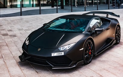 Black Lamborghini Huracan 2018 for rent in Dubai