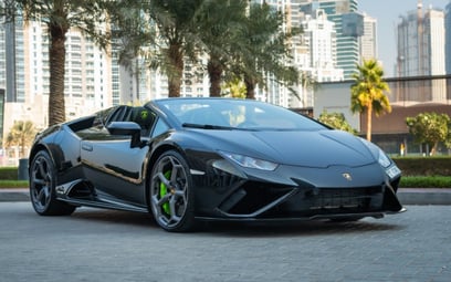 在迪拜 租 Black Lamborghini Evo Spyder 2023