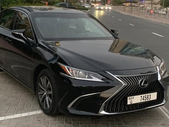 Black Lexus ES350 2019 à louer à Dubaï