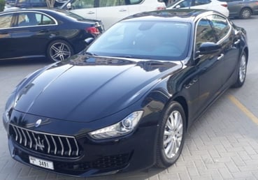 Black Maserati Ghibli 2019 noleggio a Dubai