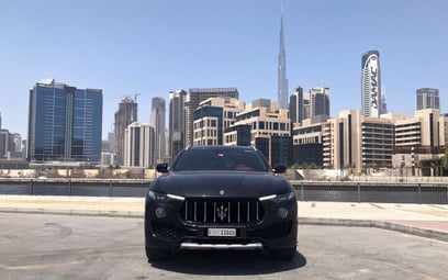 Black Maserati Levante 2019 en alquiler en Dubai