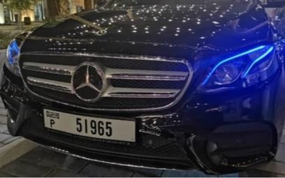 Black Mercedes E Class 2018 للإيجار في دبي