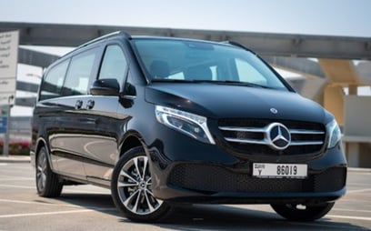 Black Mercedes V250 2023 迪拜汽车租凭
