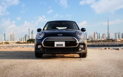 Black Mini Cooper 2019 à louer à Dubaï