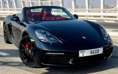 Black Porsche Boxster 2020 在迪拜出租