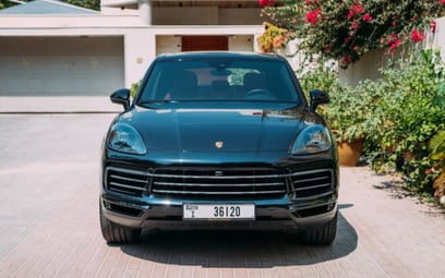 Black Porsche Cayenne 2019 для аренды в Дубай