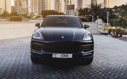 Black Porsche Cayenne 2021 à louer à Dubaï