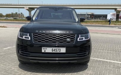 Black Range Rover Vogue HSE 2019 en alquiler en Dubai