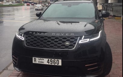 Black Range Rover Velar 2018 للإيجار في دبي