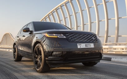 Black Range Rover Velar 2020 zur Miete in Dubai