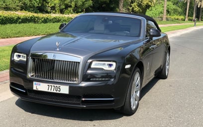 Black Rolls Royce Dawn 2018 en alquiler en Dubai