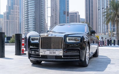 Black Rolls-Royce Phantom 2021 à louer à Dubaï