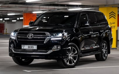 Black Toyota Land Cruiser 2020 en alquiler en Dubai