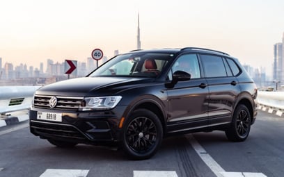 Black Volkswagen Tiguan 2021 для аренды в Дубае