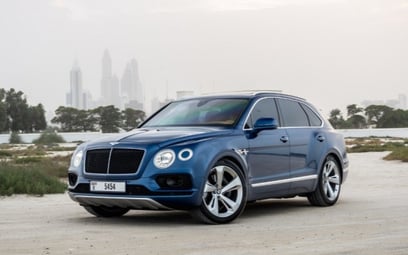 Blue Bentley Bentayga 2019 para alquiler en Dubái
