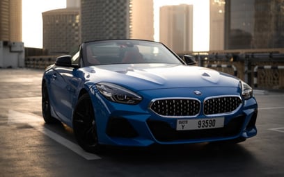 Blue BMW Z4 2022 zur Miete in Dubai
