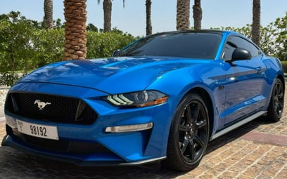 Blue Ford Mustang GT Premium V8 2020 para alquiler en Dubái